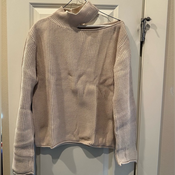 One shoulder turtle neck sweater - Picture 1 of 3
